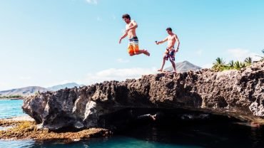 cliff jumping in hampi